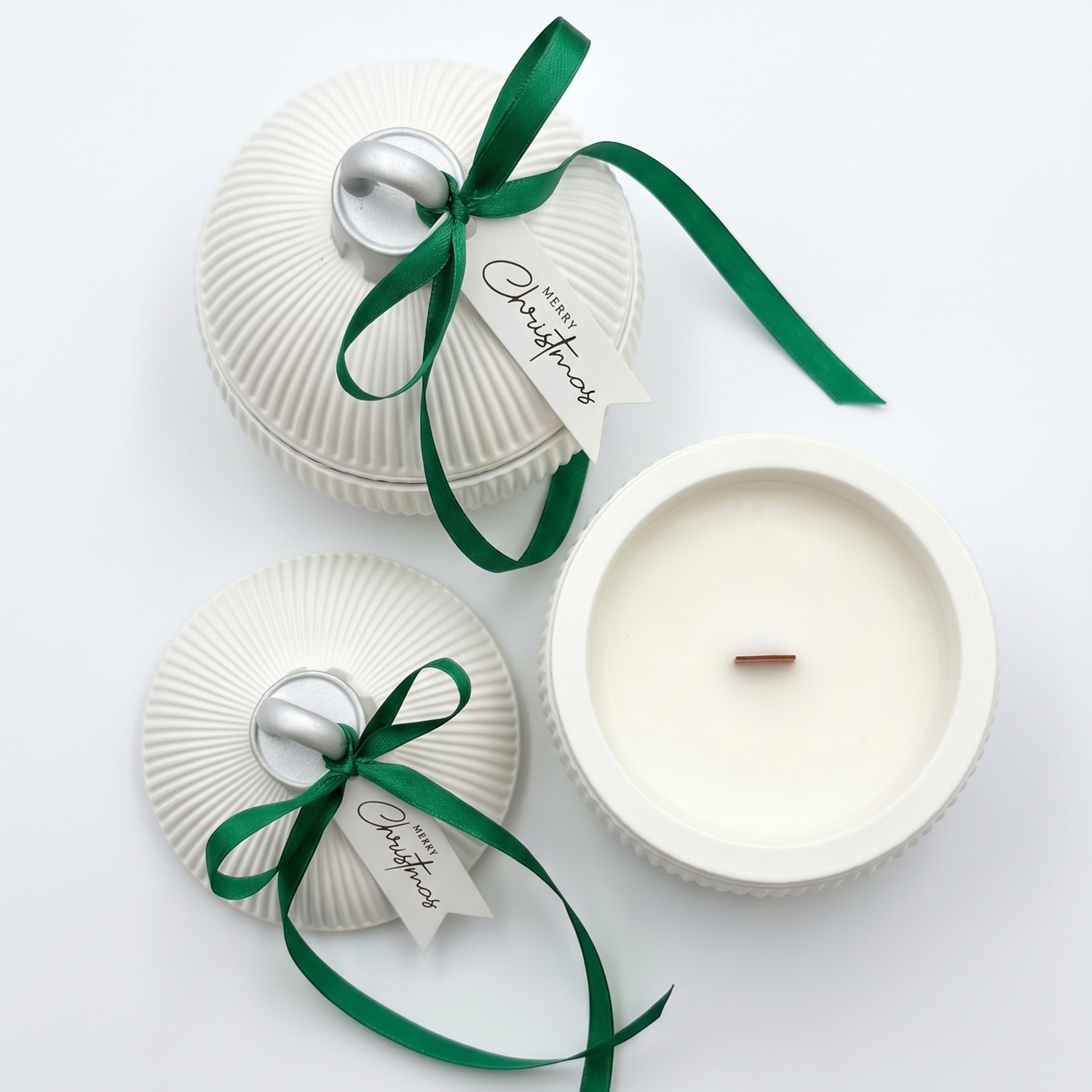 Свещ Christmas Bauble Elegance - Бяла / Златна / Зимна магия