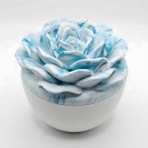 Свещ Мраморно Цвете - Бяло / Тюркоаз / Боровинка, Ванилия